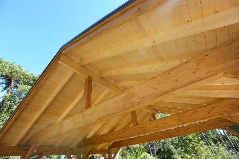 À qui faire appel pour créer un carport sur mesure pour 5 voitures ?, Ghisonaccia, Kitchen Family by AMP