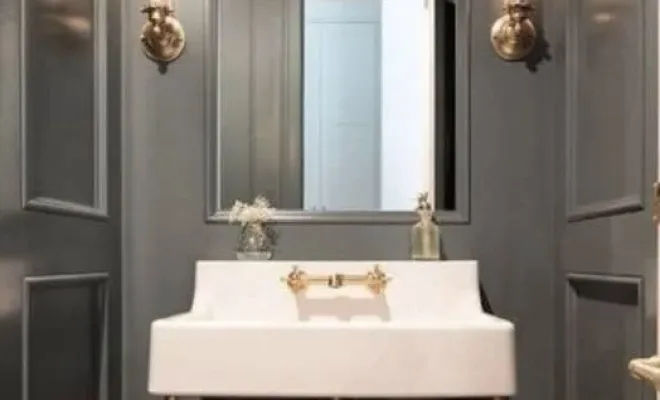 Salle de bain moulure et volume haut 